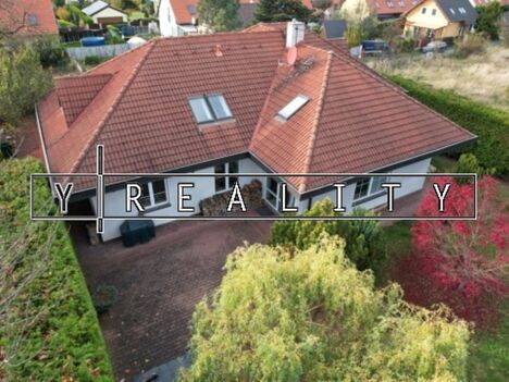 Praha-západ, Dolní Jirčany, RD 5+1, 2 NP 300 m2 + půda, zahrada, dvojgaráž, pozemek 1.036 m2.