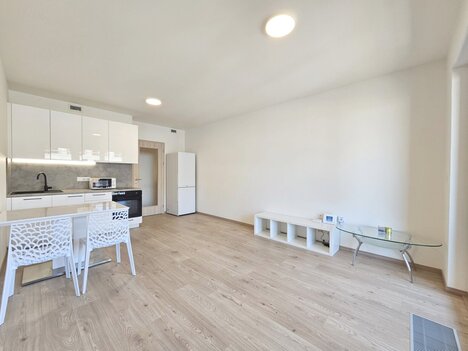 Pronájem nového bytu 1+kk/L (38 m2) + garážové stání, Praha 9, Hloubětín, ulice Poděbradská