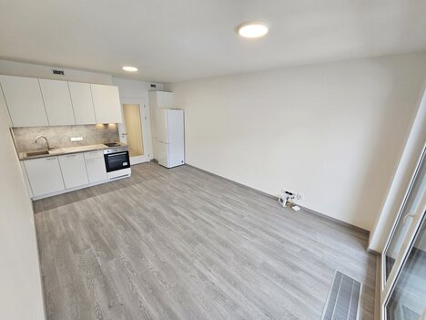 Pronájem nového bytu 1+kk/L (38 m2) + komora + garážové stání, Praha 9, Hloubětín, ulice Poděbradská