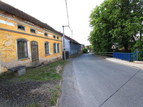 Obec Svinaře, pozemky o celkové rozloze 2.338m2, ideální pro stavbu RD, skvělá poloha v centru obce.