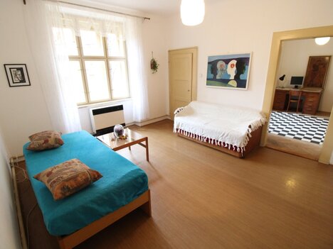 Pronájem bytu 2+1 s balkónem – 64 m², 1. patro, klidná orientace do vnitrobloku