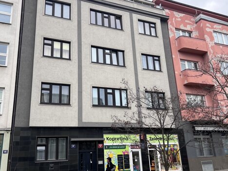 Předkládáme k pronájmu nově zrekonstruovaný, světlý byt o dispozici 1+1 a podlahové ploše 56 m²,