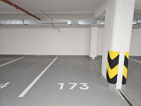 Pronájem garážového stání, 12 m2, Praha 9, Hloubětín, ulice Poděbradská