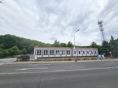 Pronájem komerčního objektu 308 m2 + pozemek 2187 m2, Praha 4, Krč, ulice Za obecním úřadem
