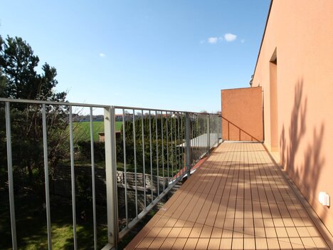 Jenštejn, RD 4+1,145 m2, pozemek 262 m2, zahrada, terasa ve 2 NP domu, parkování na vlastním pozemku
