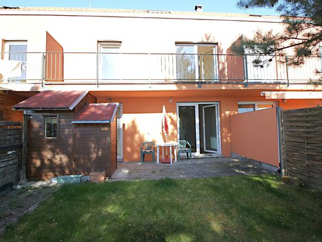 Jenštejn, RD 4+1,145 m2, pozemek 262 m2, zahrada, terasa ve 2 NP domu, parkování na vlastním pozemku