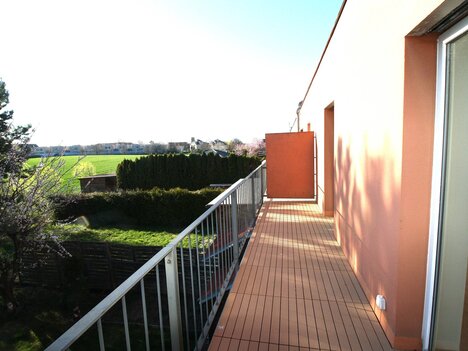 Jenštejn, RD 4+1,145 m2, pozemek 262 m2, zahrada, terasa ve 2 NP domu, parkování na vlastním pozemku