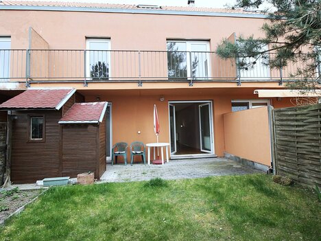 Jenštejn, RD 4+1,145 m2, pozemek 262 m2, zahrada, terasa ve 2 NP domu, parkování na vlastním pozemku