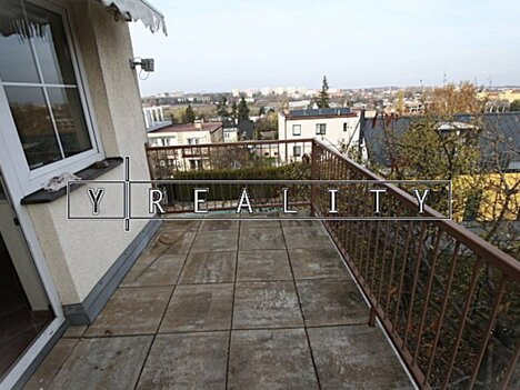 Praha 6, nabízíme pronájem samostatného mezonetového bytu 5+kk,  2 x koupelna, terasa v RD.