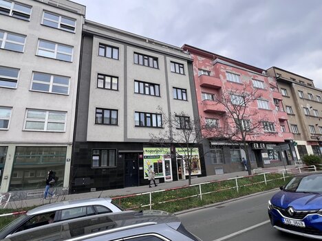 Nabízíme k pronájmu světlý byt o dispozici 1+kk a výměře 33 m²,