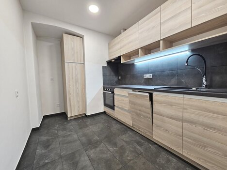 Pronájem nově zrekonstruovaného bytu 1+1, 28 m2, Praha 2, Vinohrady, ulice Mánesova