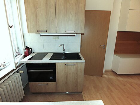 Praha 7, Holešovice, pronájem bytu  po reko 1+kk, 26 m2, zařízeno.