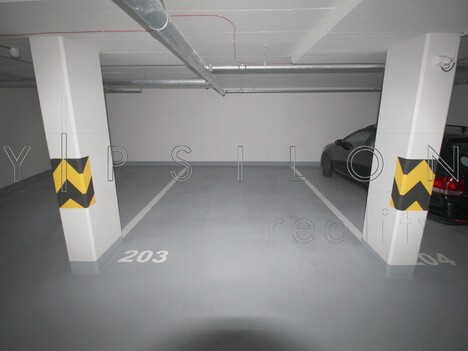 Pronájem - garážové stání, Praha 8, Libeň, ulice Březenská