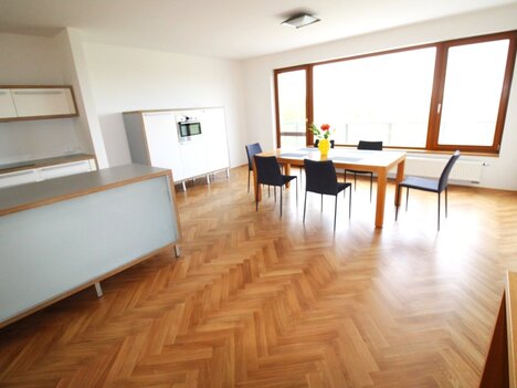 prodej bytu 4+kk, 157m2, balkón, zimní zahrada, garáž