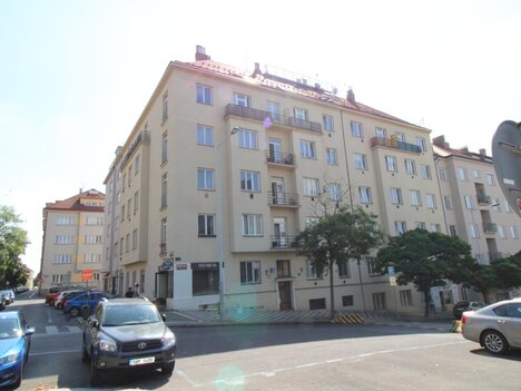 pronájem bytu 2+1/B, cihla 61m2, nám. Jiřího z Lobkovic